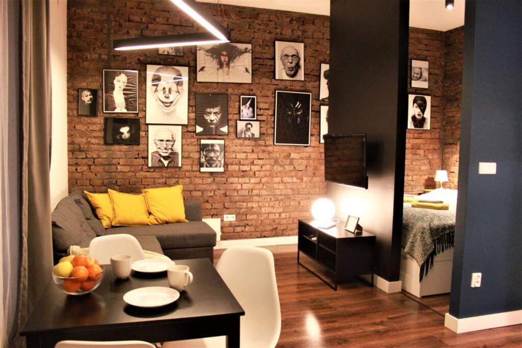Апартаменты Unique Brick 5 - Old Town & Market Square Краков Экстерьер фото